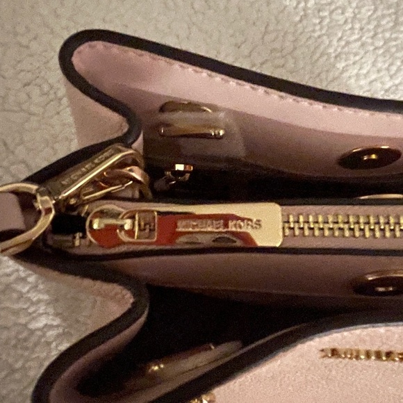 SM Michael Kors Teagen leather messenger bag *SOLD* - Picture 4 of 13